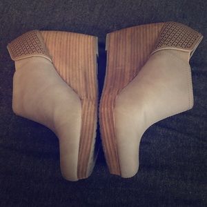 Dr. Scholl’s Harlow Bootie (taupe wedge bootie)